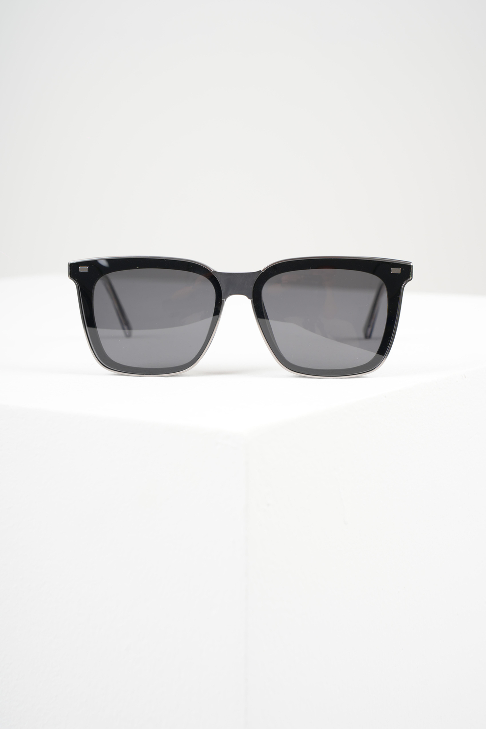 ROYAL EYEWEAR RE98020 MIKNATISLI ÖN ÇERÇEVESİ ÇIKARILABİLEN SİLVER SİYAH GÜNEŞ GÖZLÜĞÜ