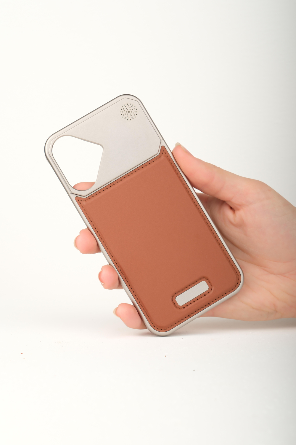 Therock iPhone 16 Taba Manyetik Özellikli Alüminyum Alaşımlı Hakiki Deri,Kokulu Metal Kızaklı Telefon Kılıfı