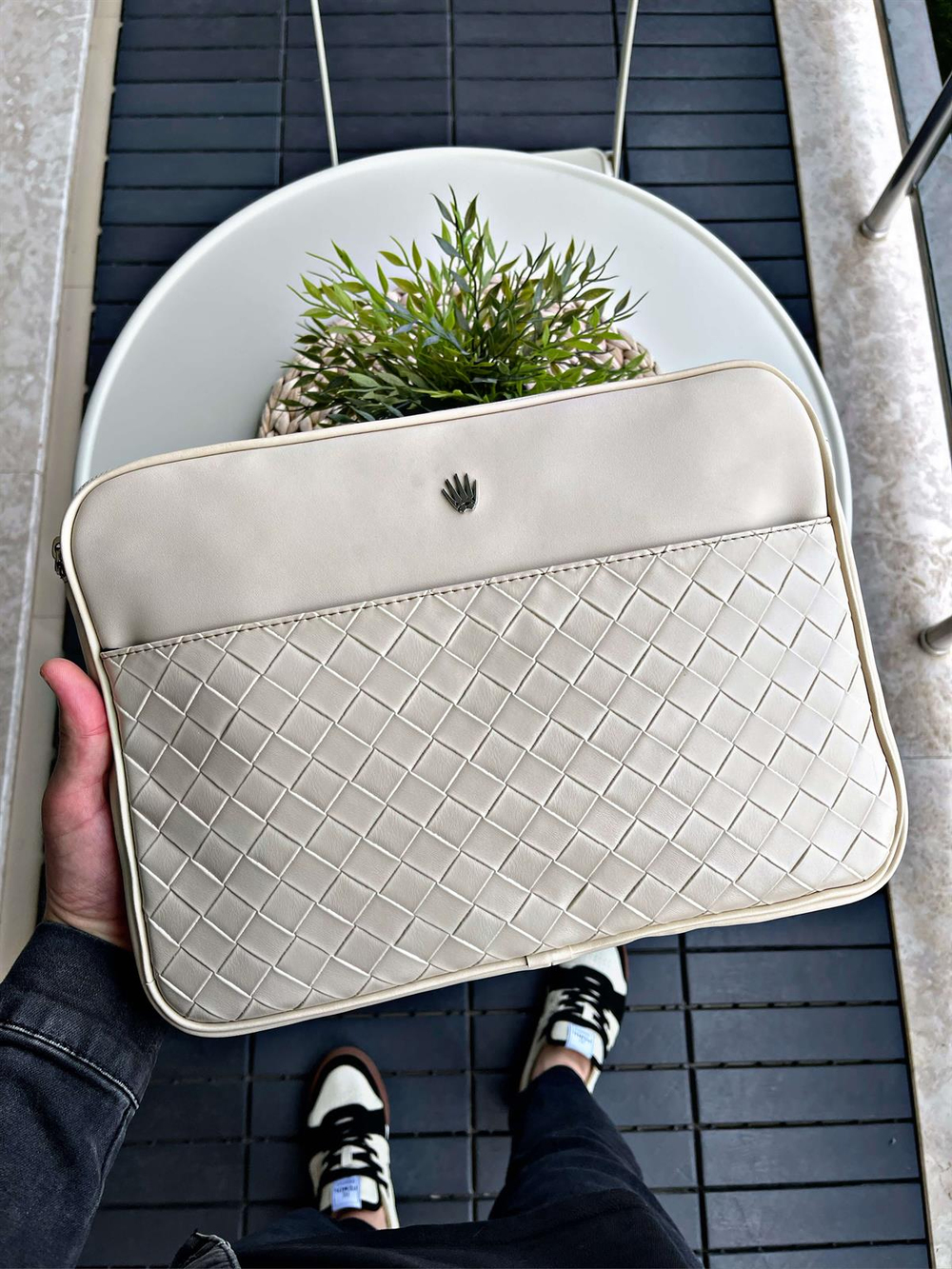 Modern Tasarım Vegan Deri Bej El Çantası 6 Kart, Tablet Telefon Bölmesi ve Fermuarlı Organizer Colorato