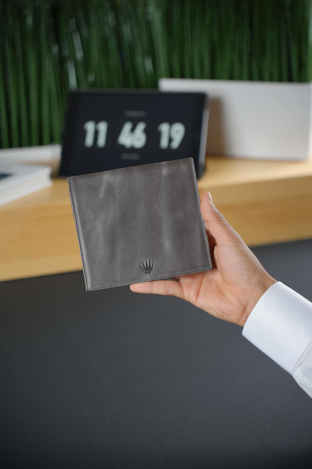 TechGear Gri Hakiki Deri Organizer - Mouse, Şarj Aleti ve Kablo Düzenleyici