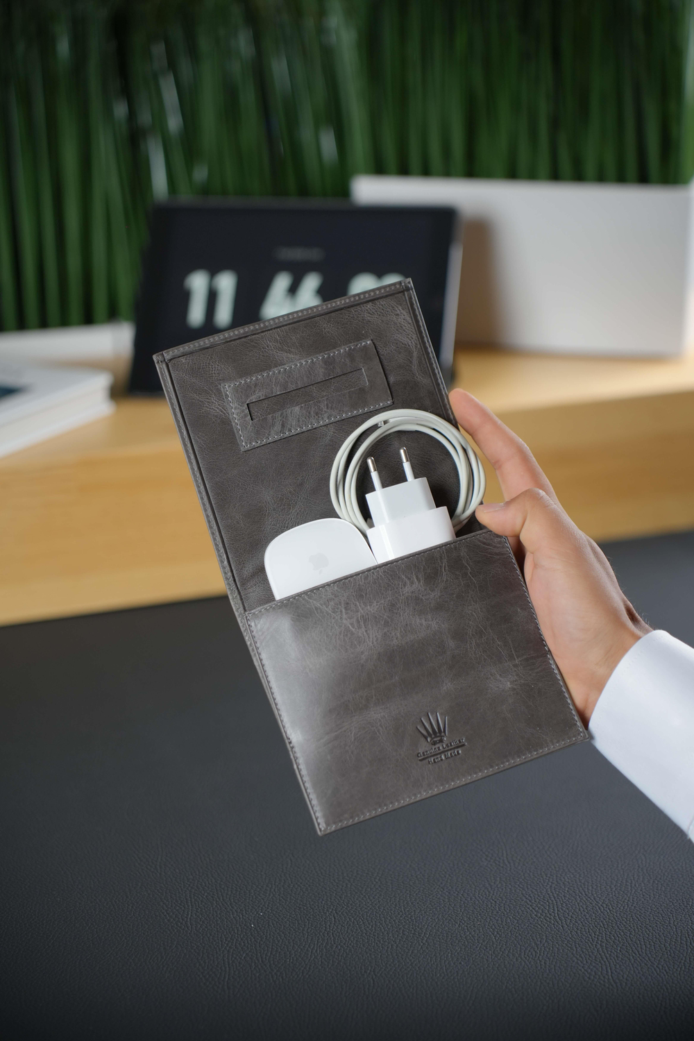 TechGear Gri Hakiki Deri Organizer - Mouse, Şarj Aleti ve Kablo Düzenleyici