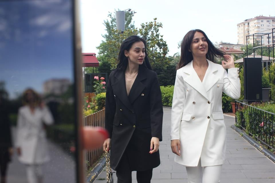 Vücuda Oturan Kruvaze Blazer Takım Uzun- BEYAZ