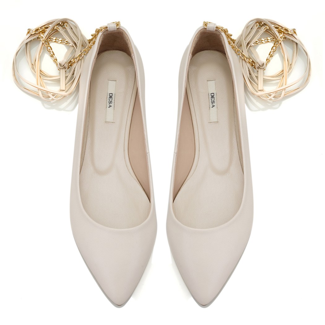 Azafran Beyaz Kadın Zincir Detaylı Deri Babet