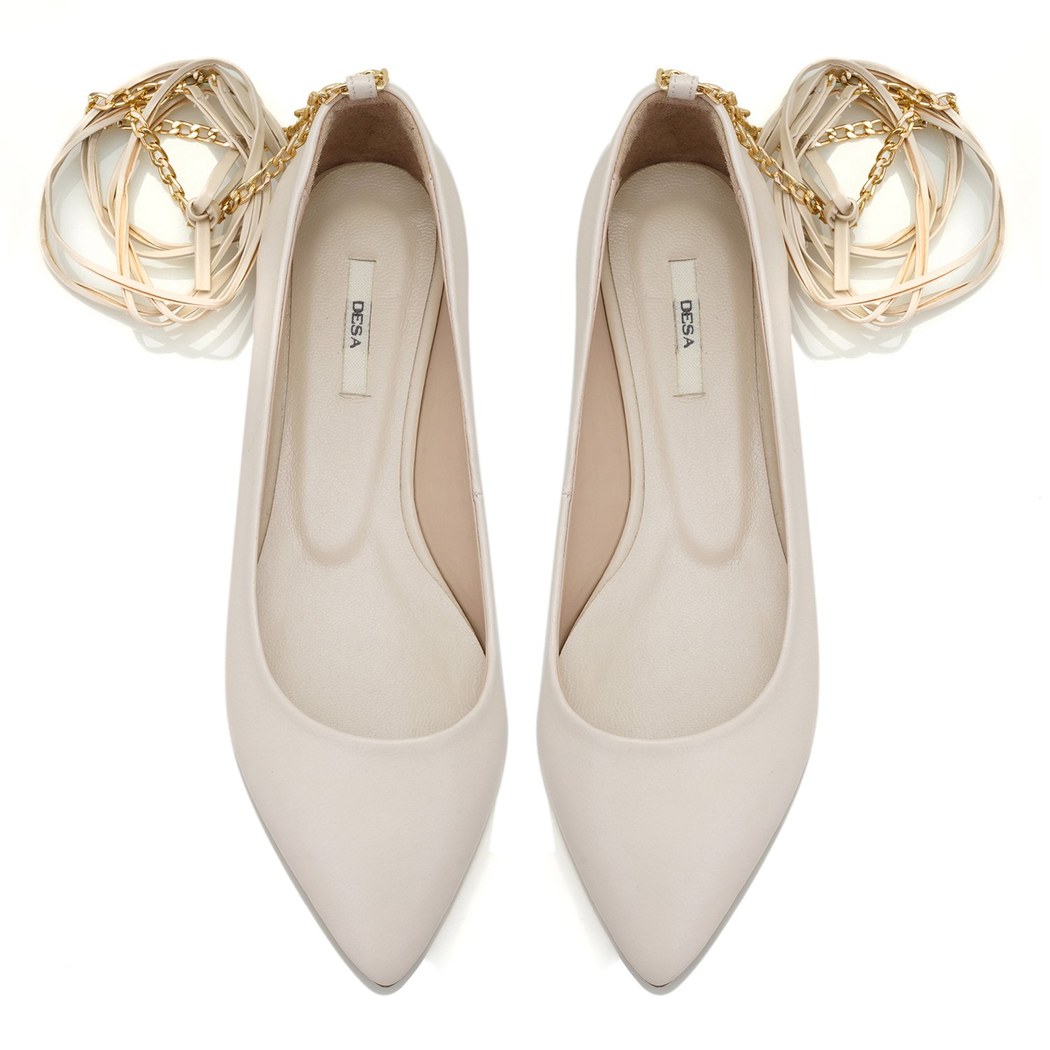 Azafran Beyaz Kadın Zincir Detaylı Deri Babet