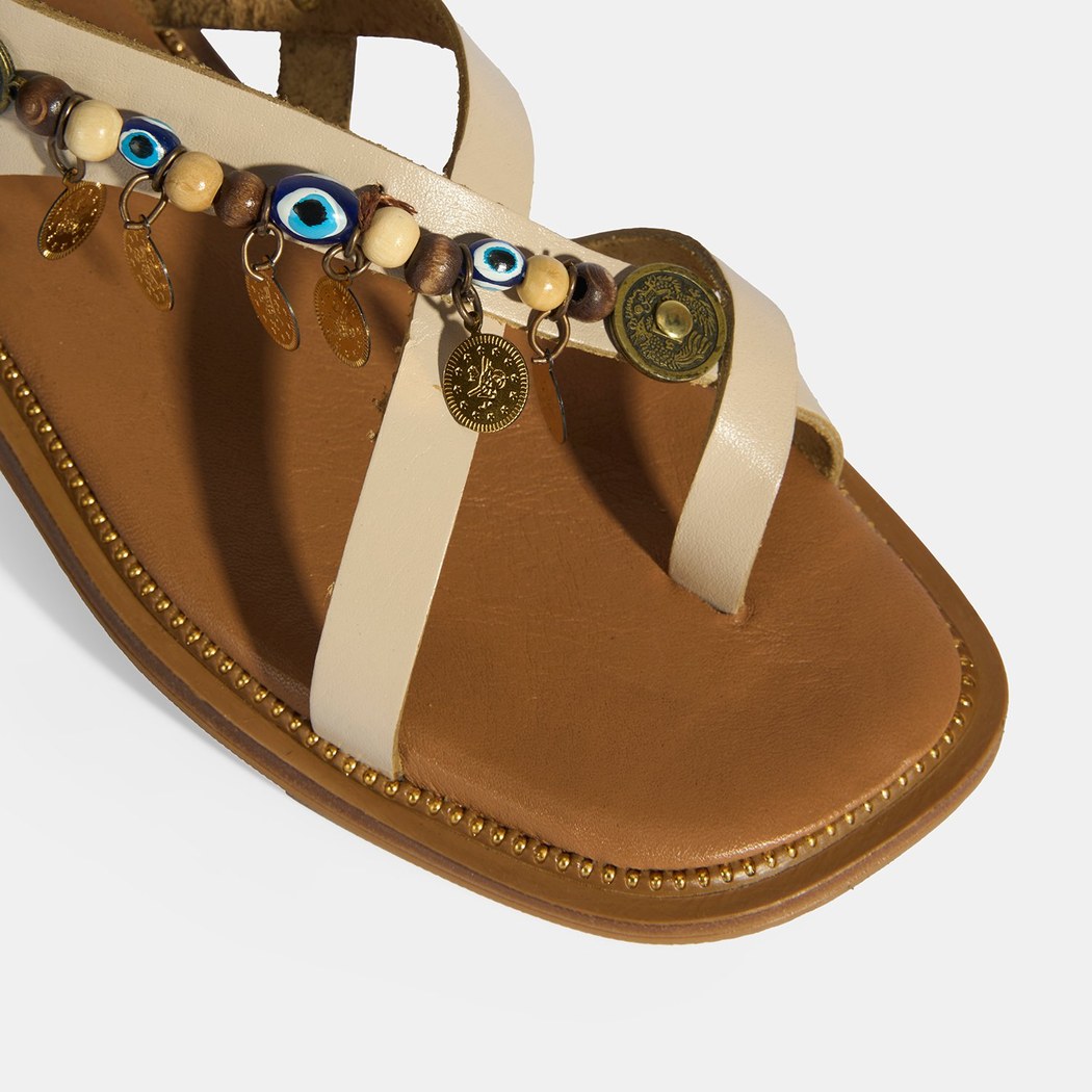 Bej Kadın Toka Detaylı Aksesuarlı Deri Sandalet