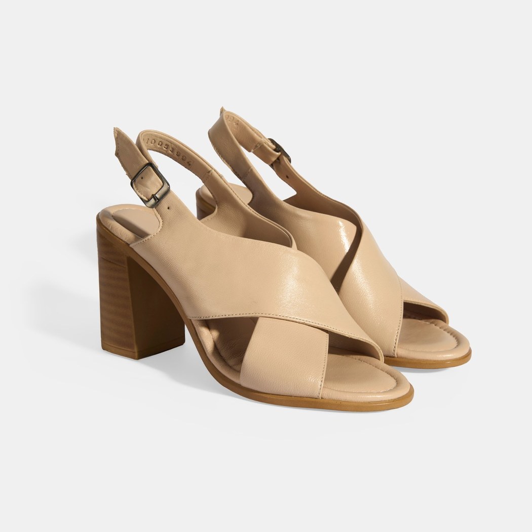 Bej Kadın Toka Detaylı Deri Sandalet