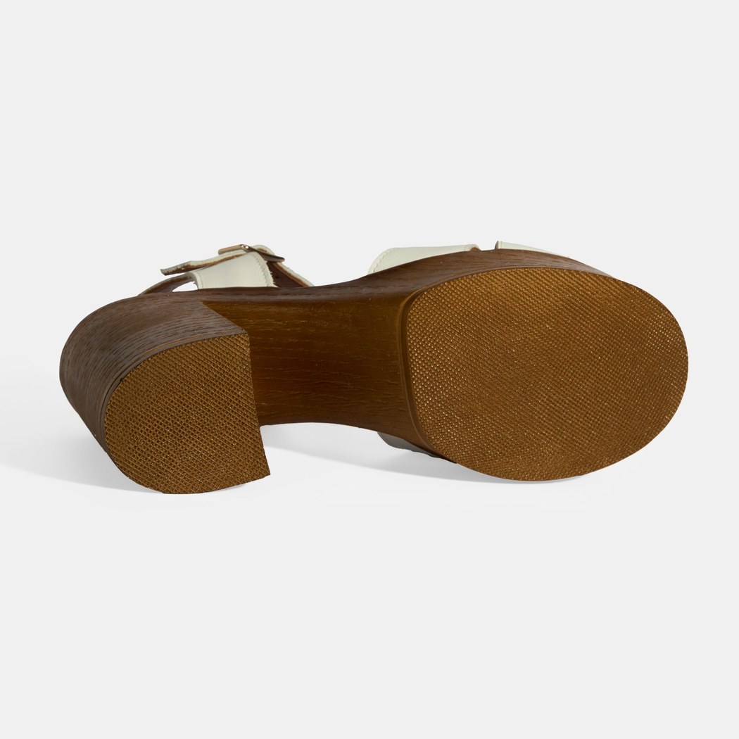 Beyaz Kadın Toka Detaylı Deri Sandalet