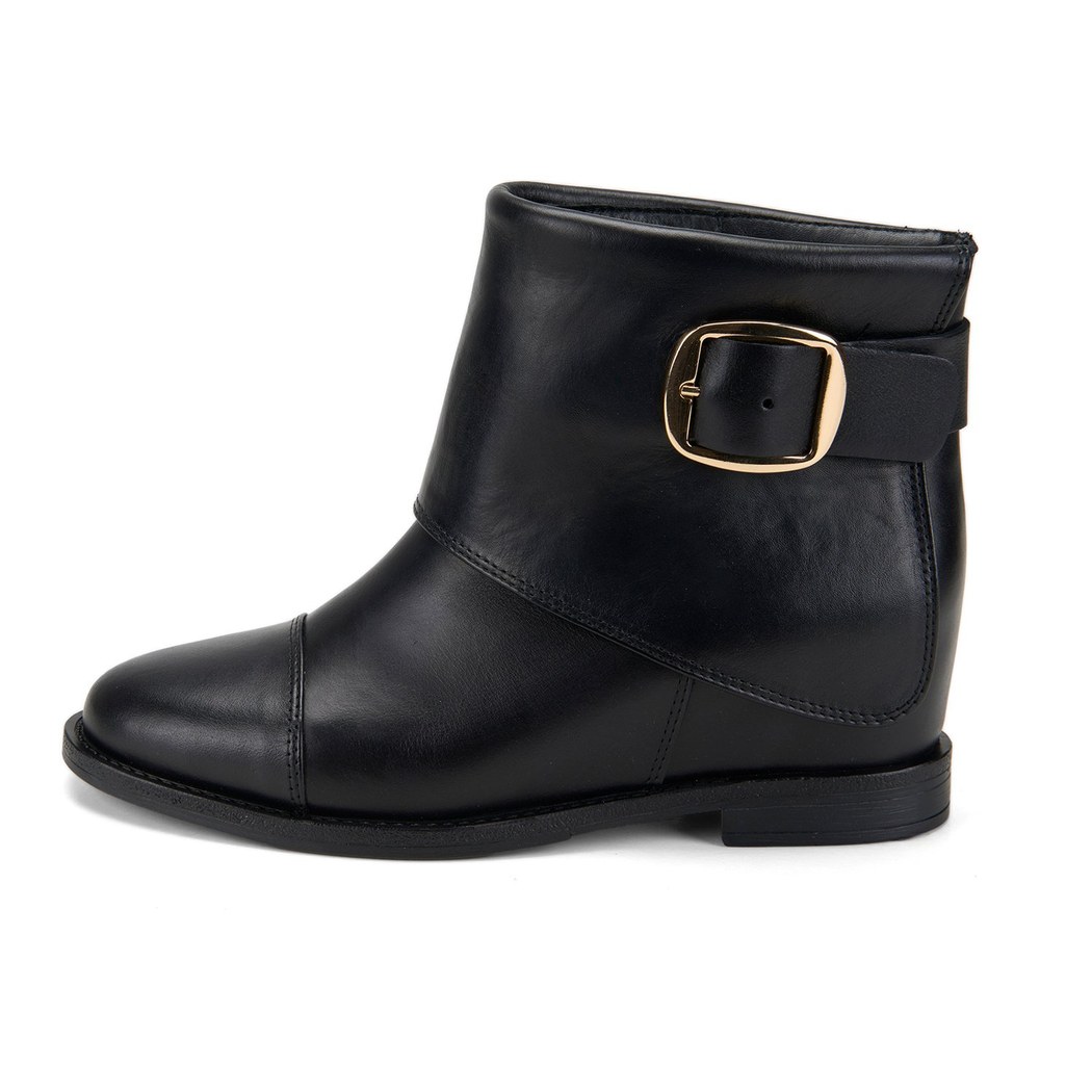 Deny Siyah Kadın Bot