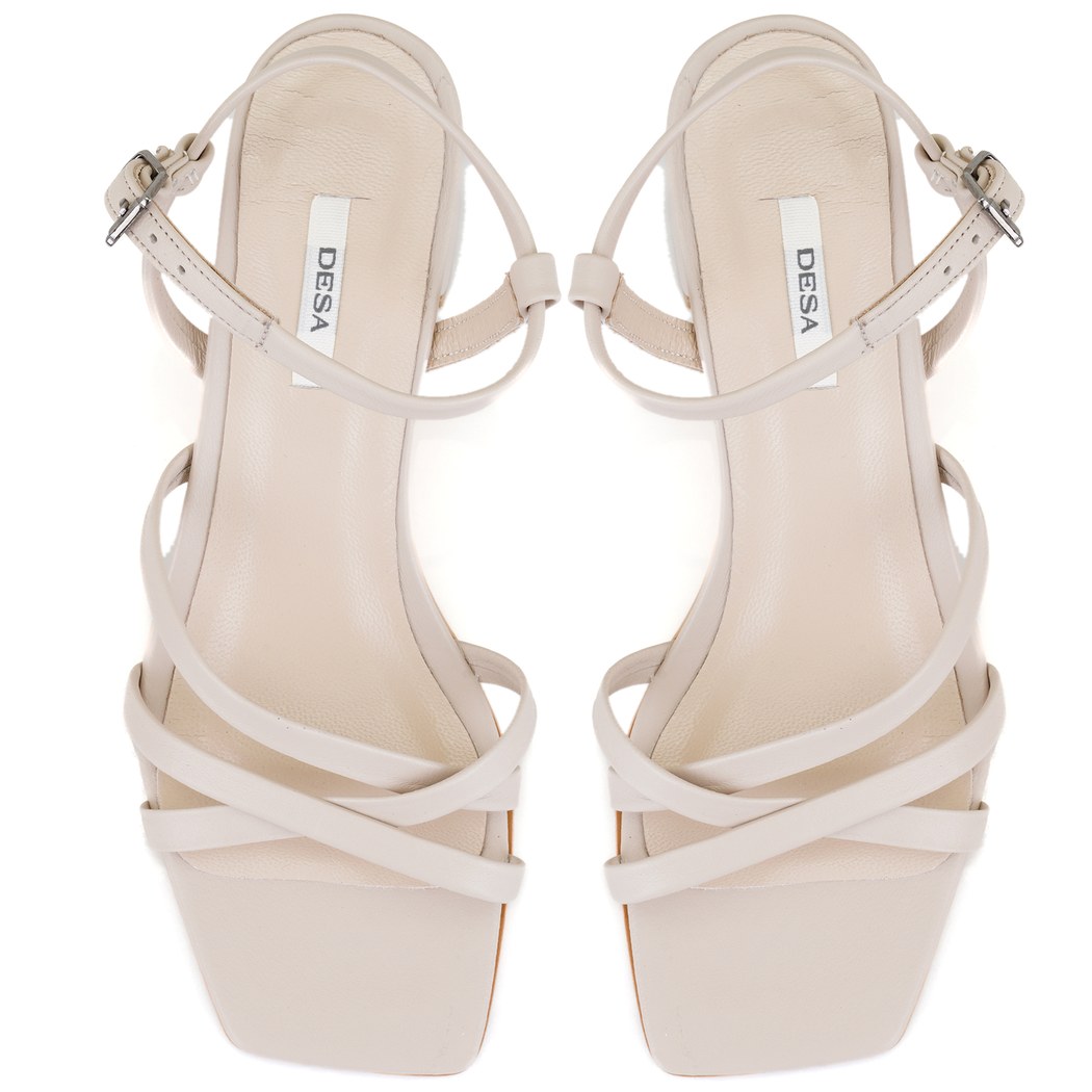 Kadın Bej Ayarlanabilir Tokalı Topuklu Deri Sandalet