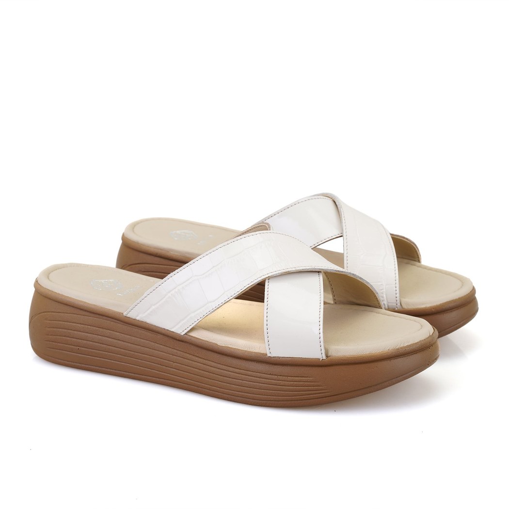 Kadın Bej Dolgu Topuklu Deri Terlik