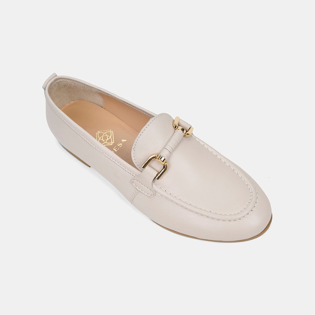 Kadın Bej Metal Gold Toka Aksesuarlı Deri Loafer