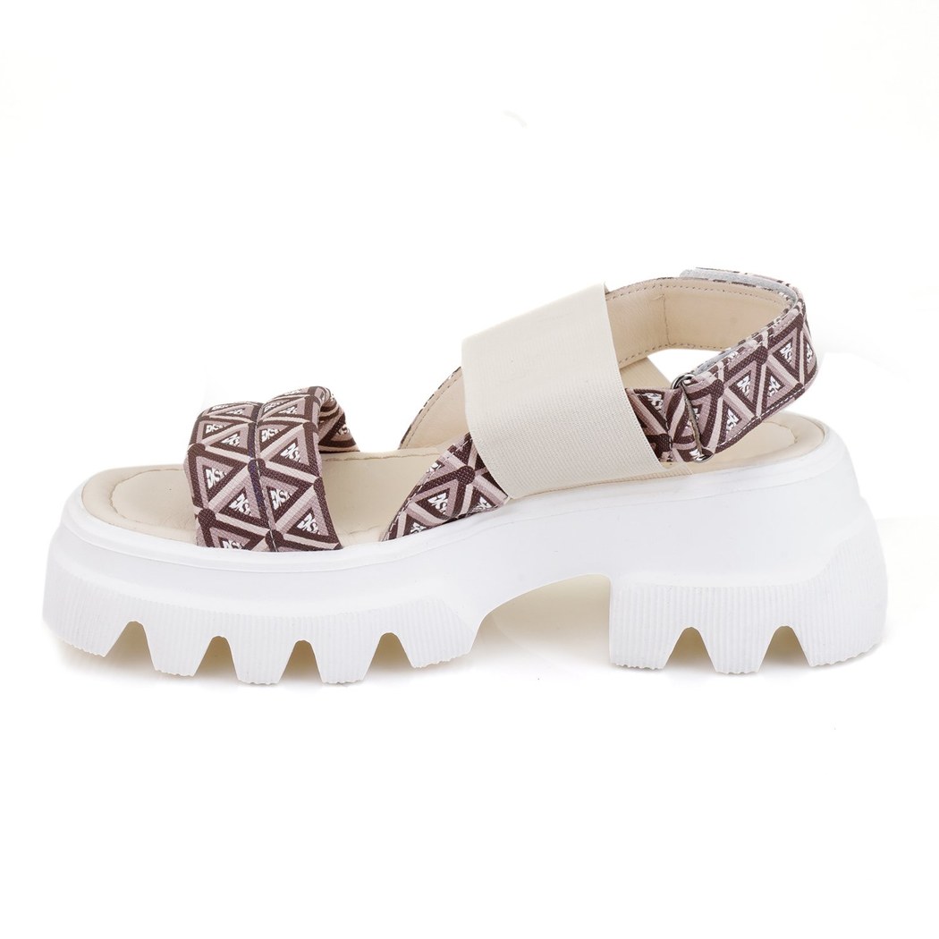 Kadın Bej Monogram Desenli Dolgu Topuklu Sandalet