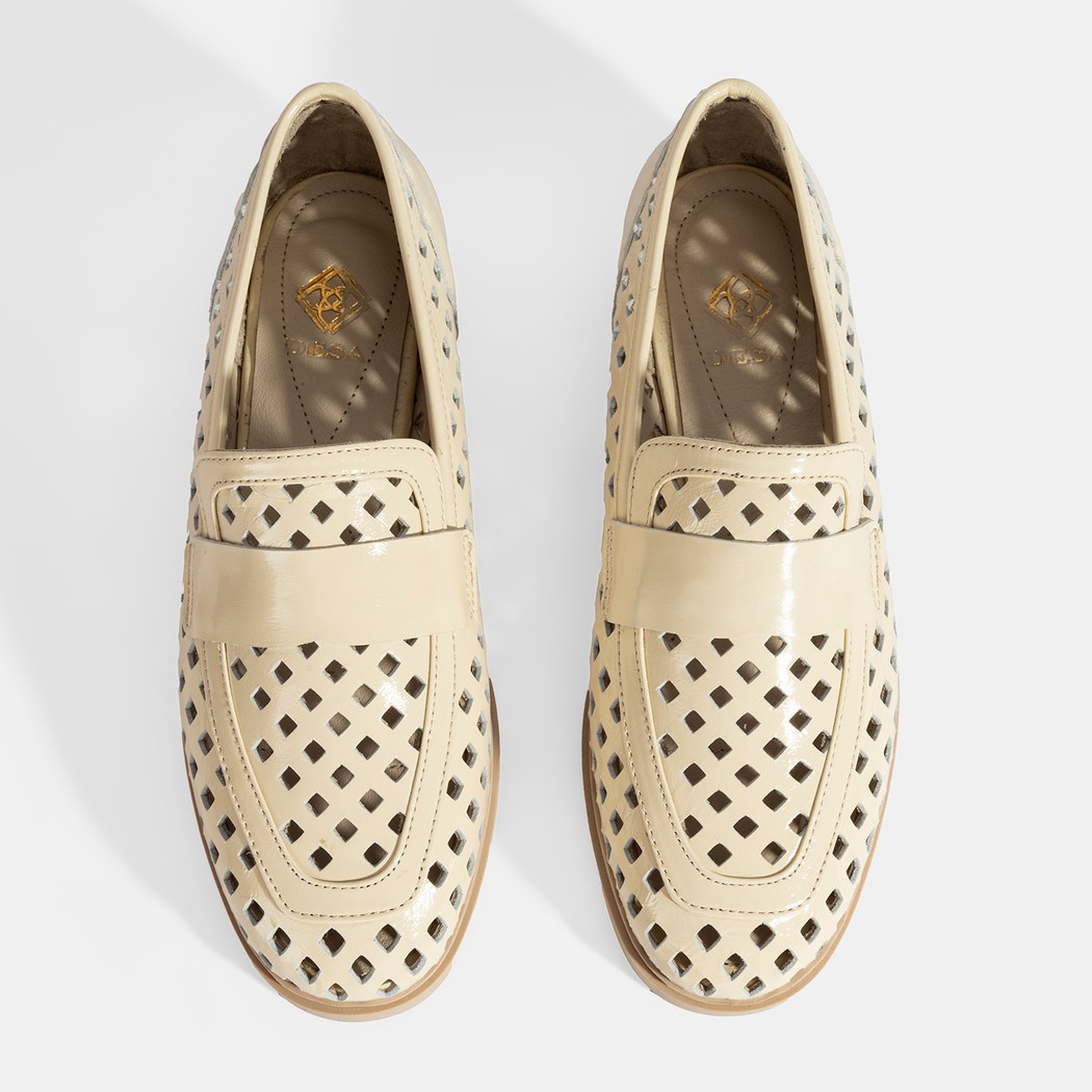 Kadın Bej Perforeli Rugan Loafer