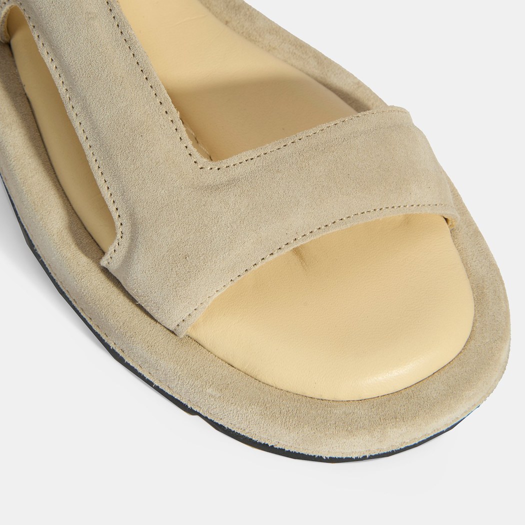 Kadın Bej Süet Tokalı Sandalet