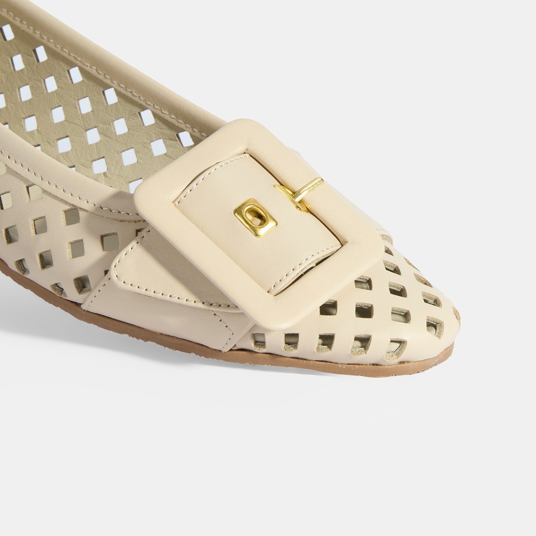 Kadın Bej Toka Aksesuarlı Perforeli Deri Babet