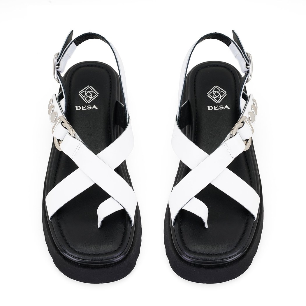 Kadın Beyaz Ayarlanabilir Tokalı Deri Sandalet