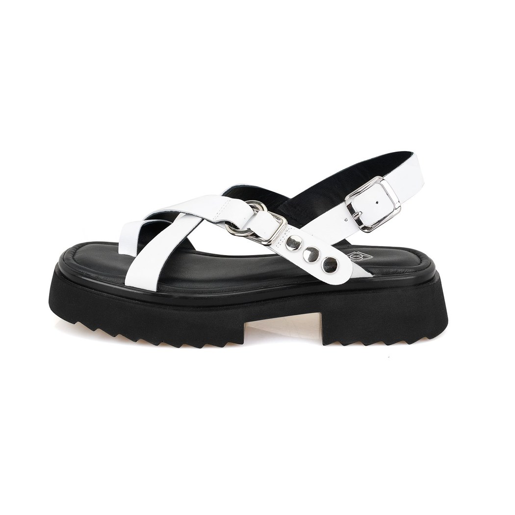 Kadın Beyaz Ayarlanabilir Tokalı Deri Sandalet