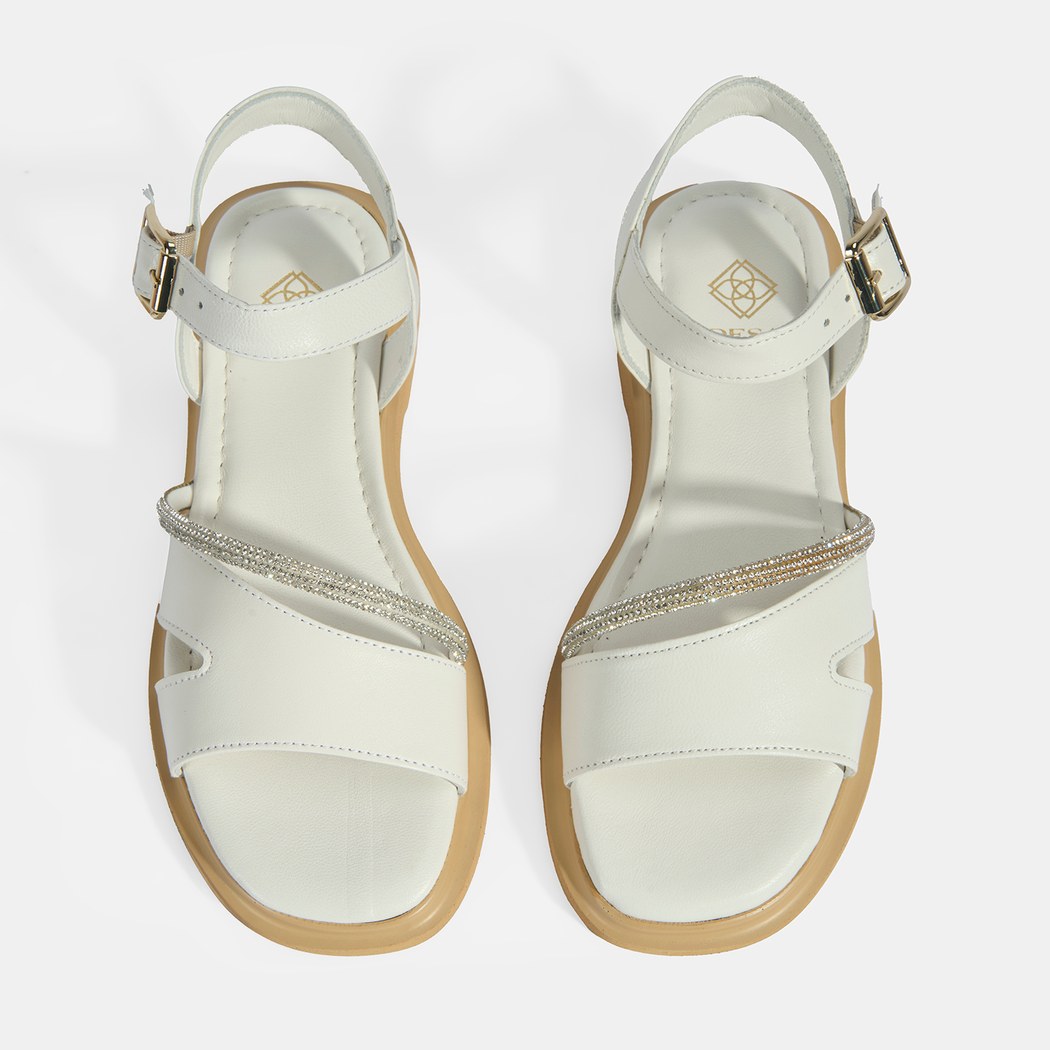 Kadın Beyaz Ayarlanabilir Tokalı Taş Detaylı Deri Sandalet