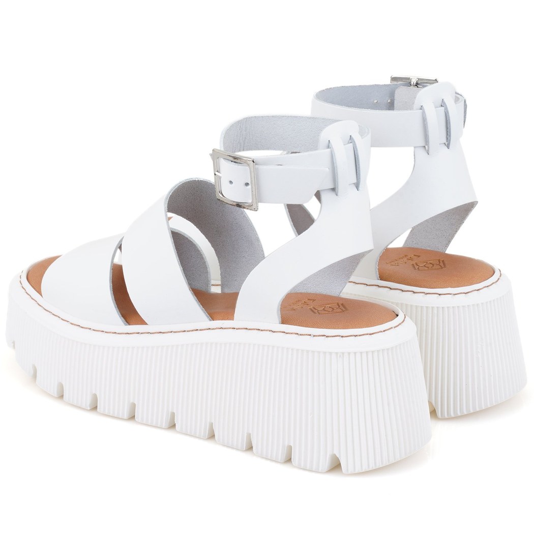 Kadın Beyaz Dolgu Tabanlı Deri Sandalet