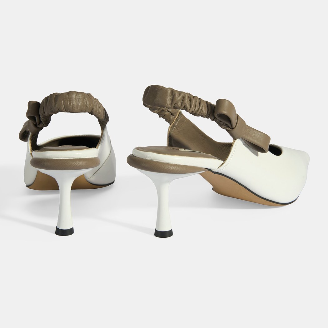 Kadın Beyaz Fiyonk Detaylı Lastik Bantlı Deri Topuklu Ayakkabı