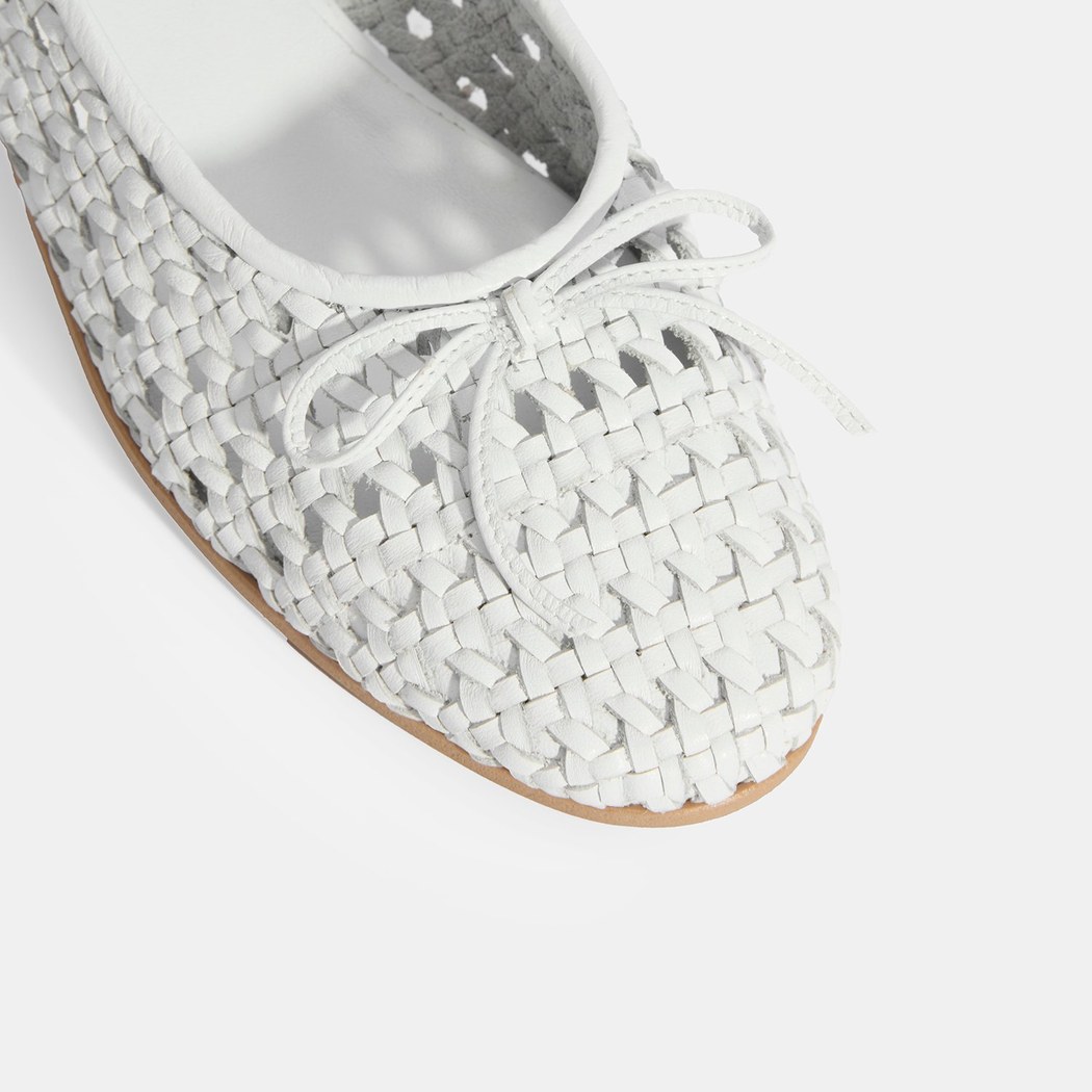 Kadın Beyaz Fiyonk Detaylı Örgü Babet