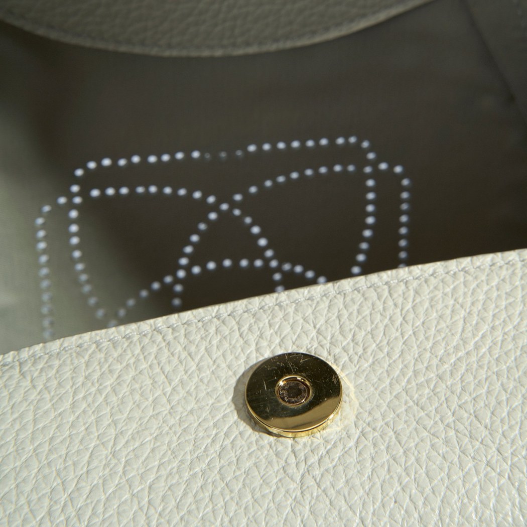 Kadın Beyaz Logo Baskılı Deri Omuz Çantası