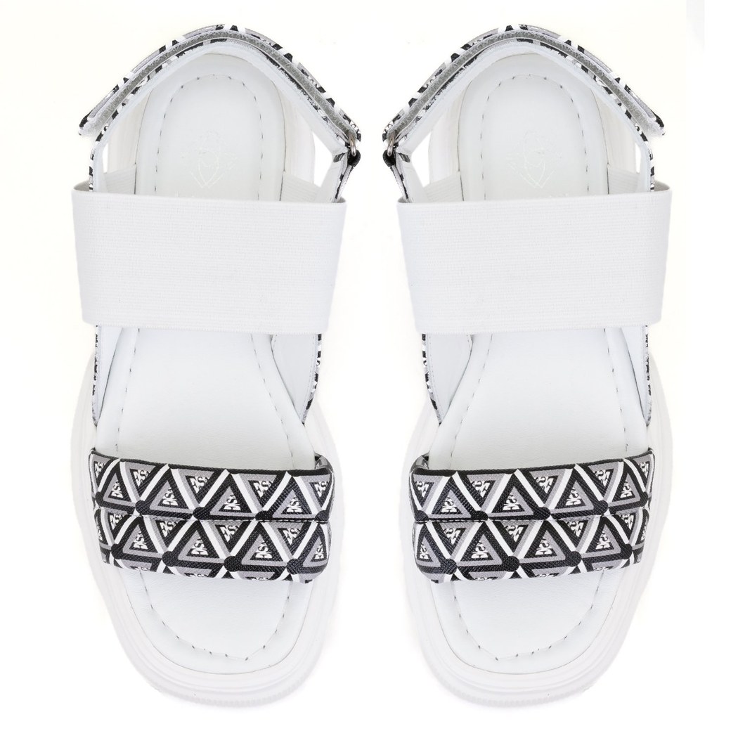 Kadın Beyaz Monogram Desenli Dolgu Topuklu Sandalet