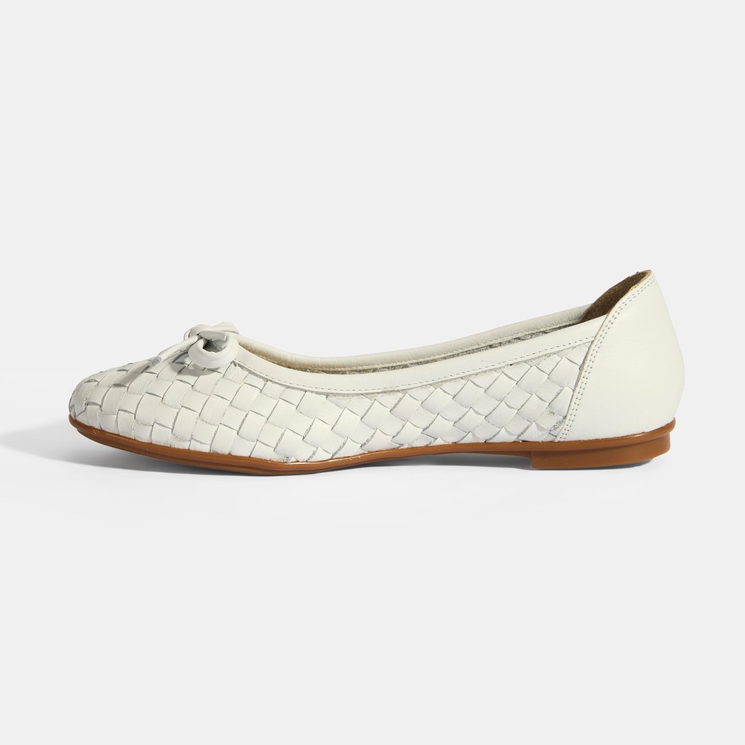 Kadın Beyaz Örgü Detaylı Fiyonklu Deri Babet