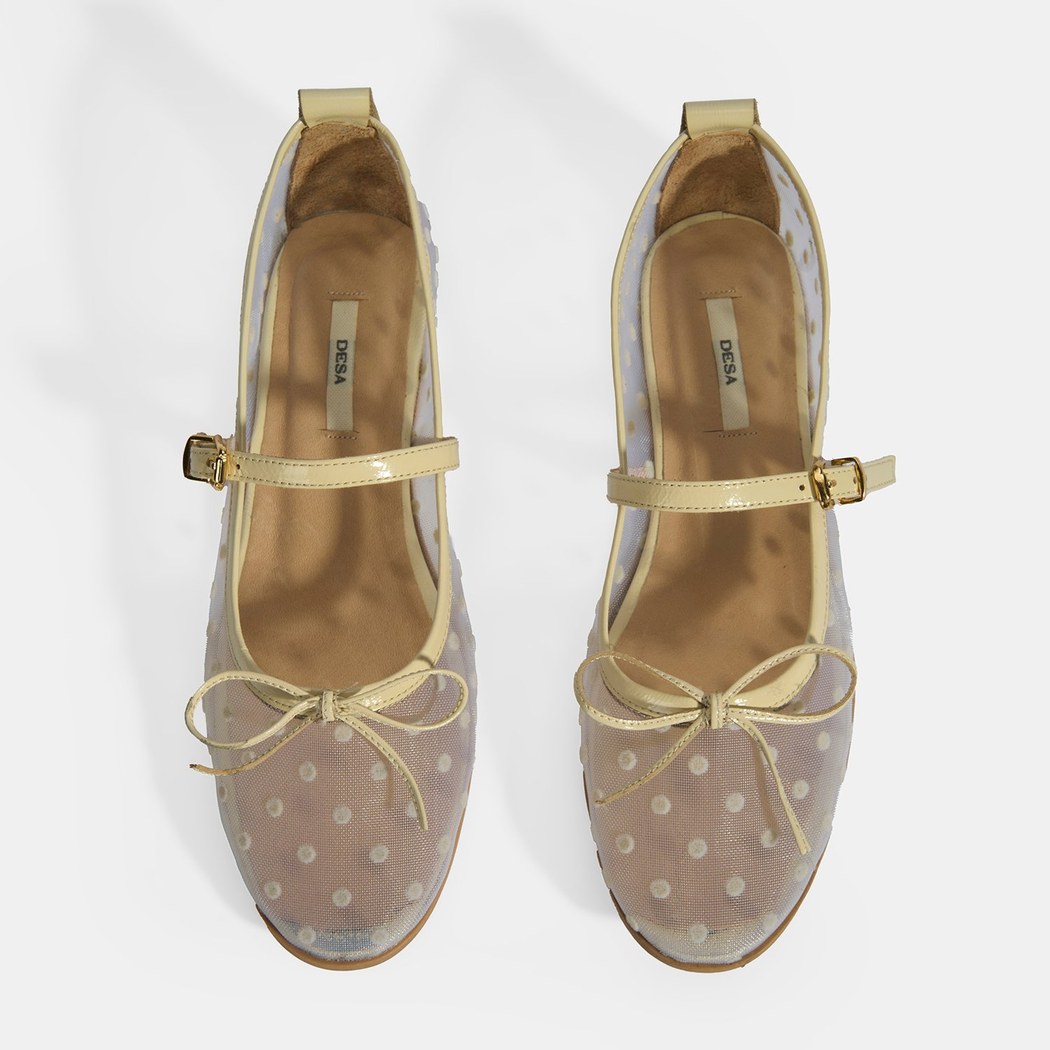 Kadın Beyaz Puantiyeli Toka Aksesuarlı Babet