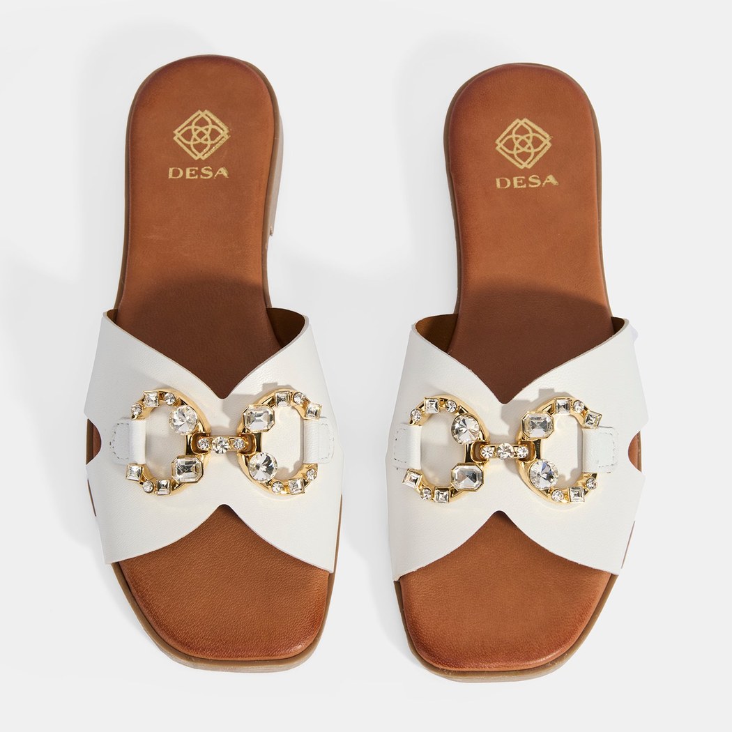 Kadın Beyaz Taşlı Toka Aksesuarlı Deri Terlik