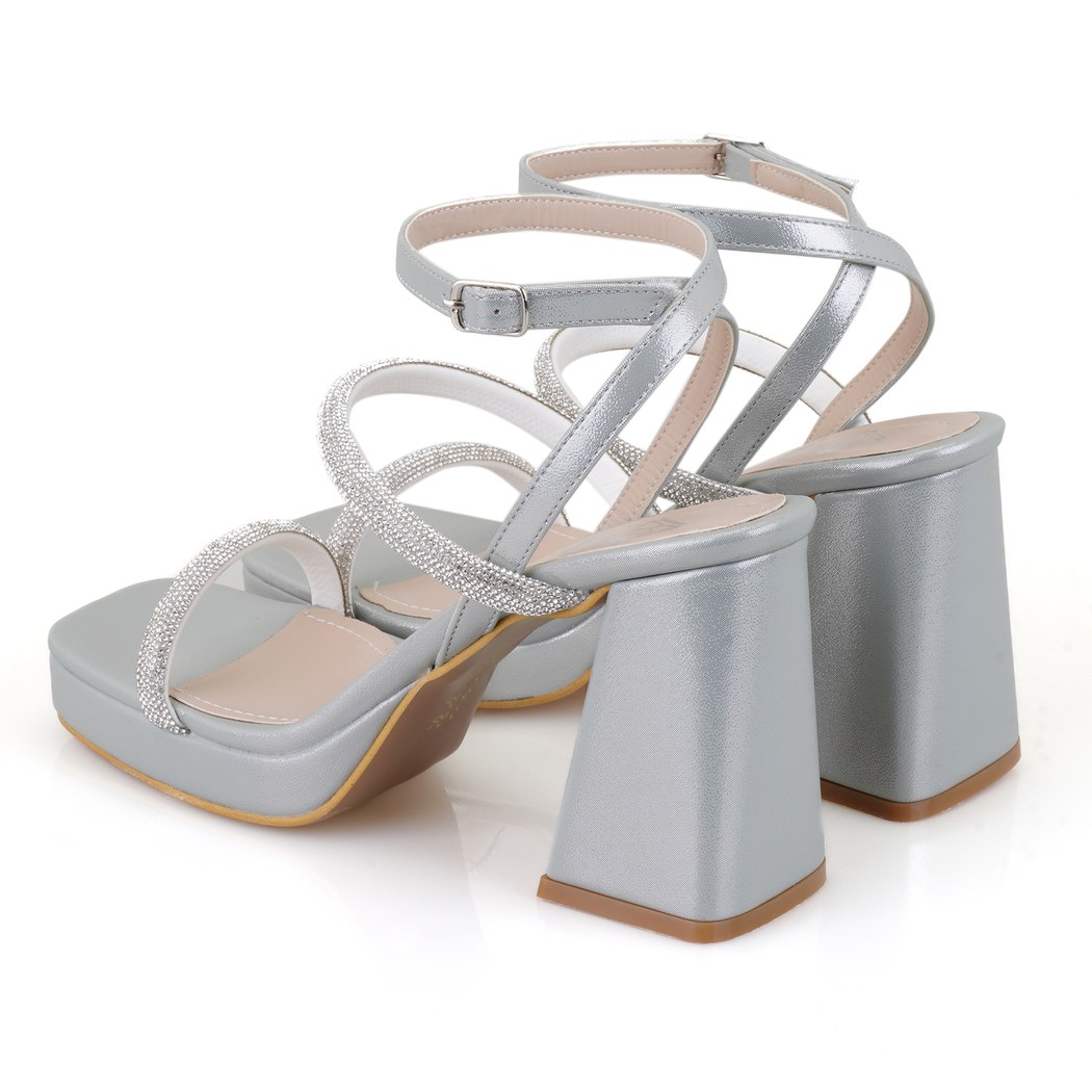 Kadın Gri Ayarlanabilir Tokalı Topuklu Sandalet