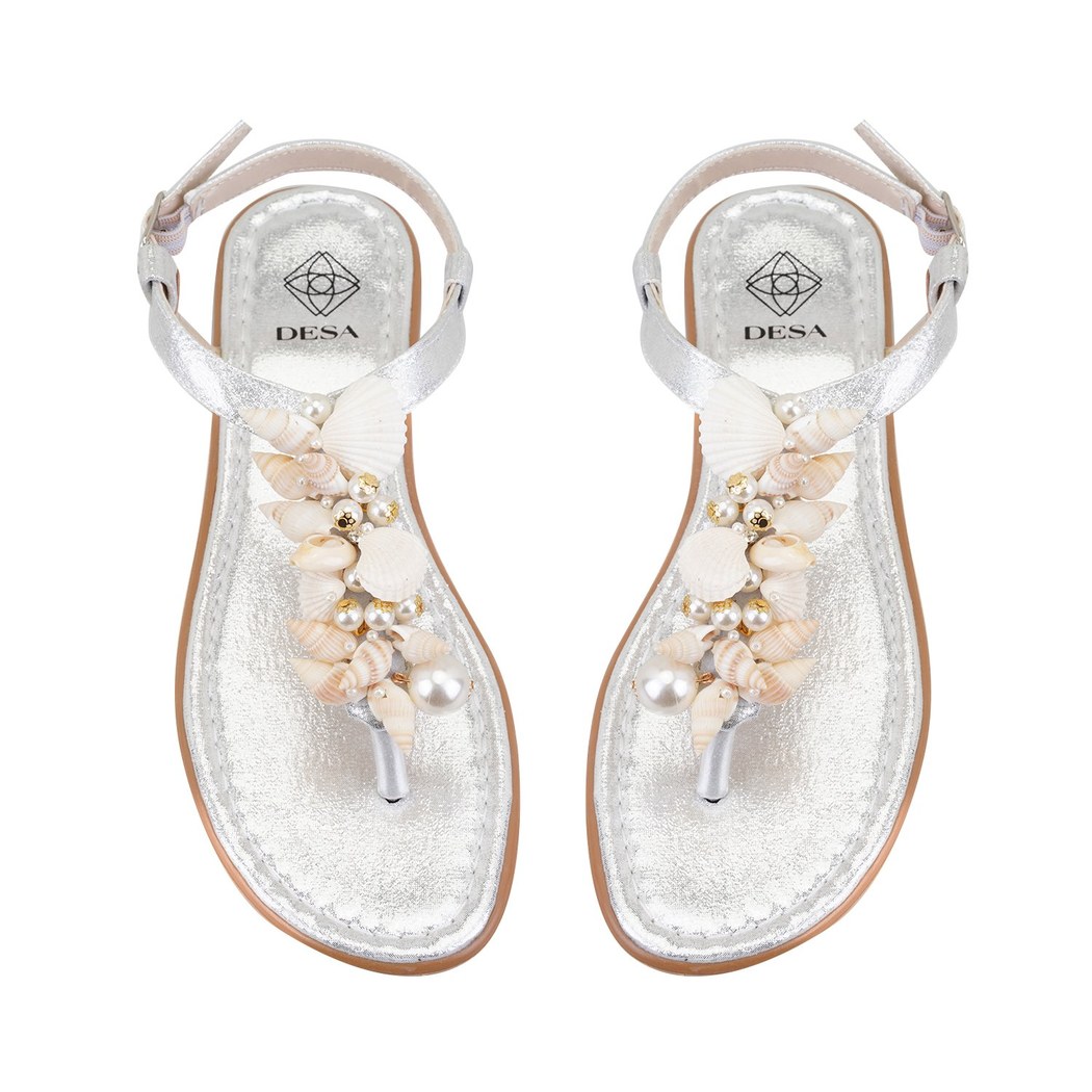 Kadın Gümüş Aksesuarlı Parmak Arası Deri Sandalet