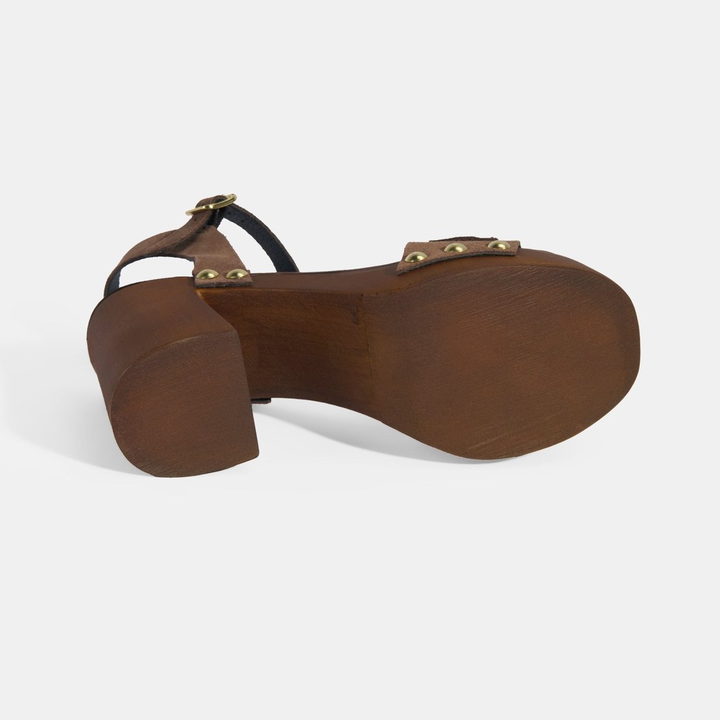 Kadın Kahve Aksesuar Detaylı Ayarlanabilir Tokalı Süet Topuklu Sandalet