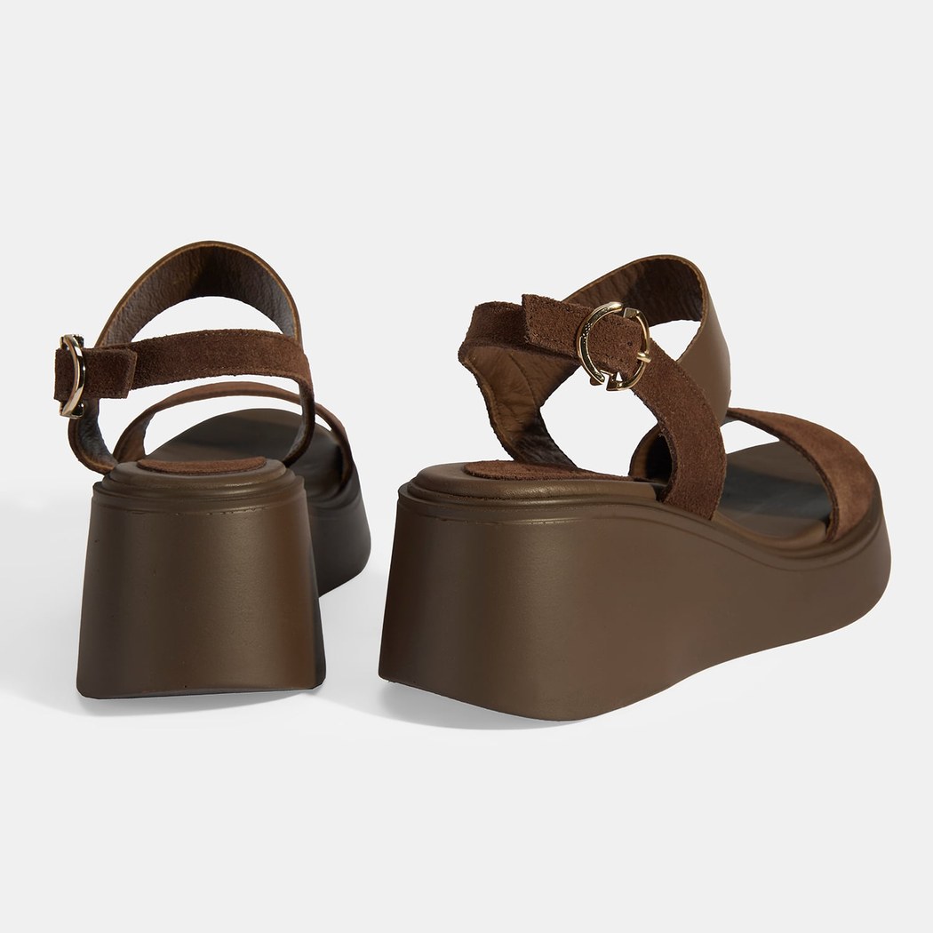 Kadın Kahve Ayarlanabilir Tokalı Deri Detaylı Dolgu Topuklu Süet Sandalet