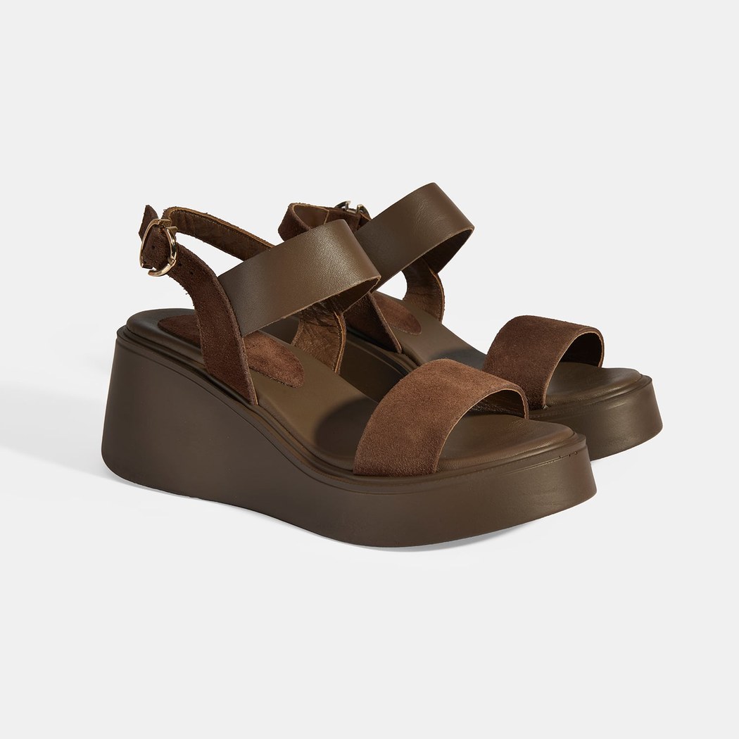 Kadın Kahve Ayarlanabilir Tokalı Deri Detaylı Dolgu Topuklu Süet Sandalet