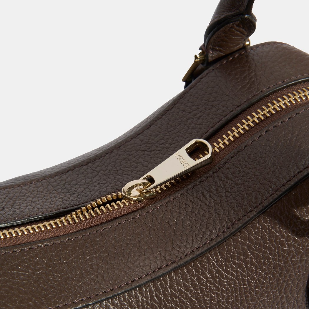 Kadın Kahve Deri Çanta Aksesuarlı Büyük Omuz Çantası