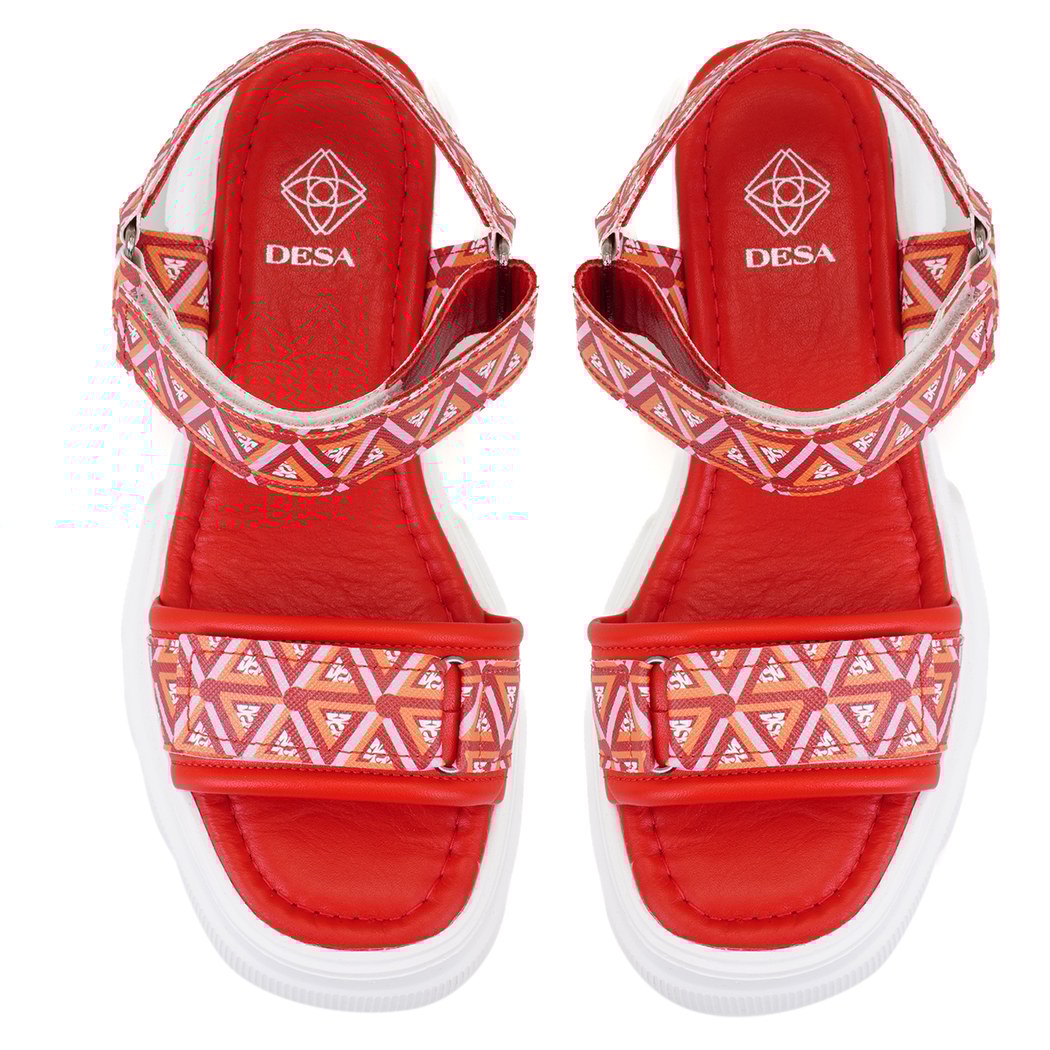 Kadın Kırmızı Monogram Desenli Dolgu Topuklu Sandalet