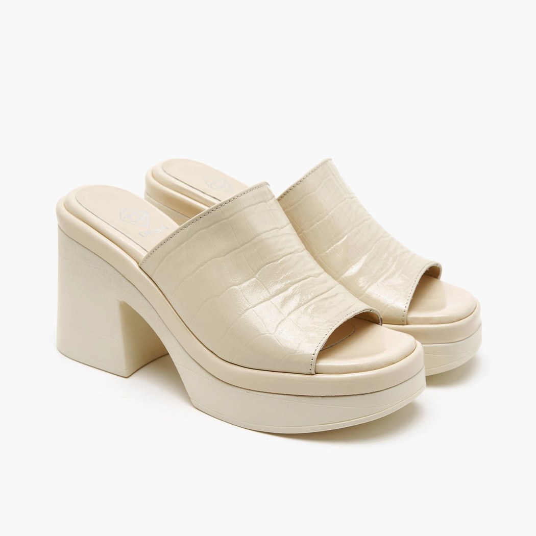 Kadın Krem Rugan Deri Terlik