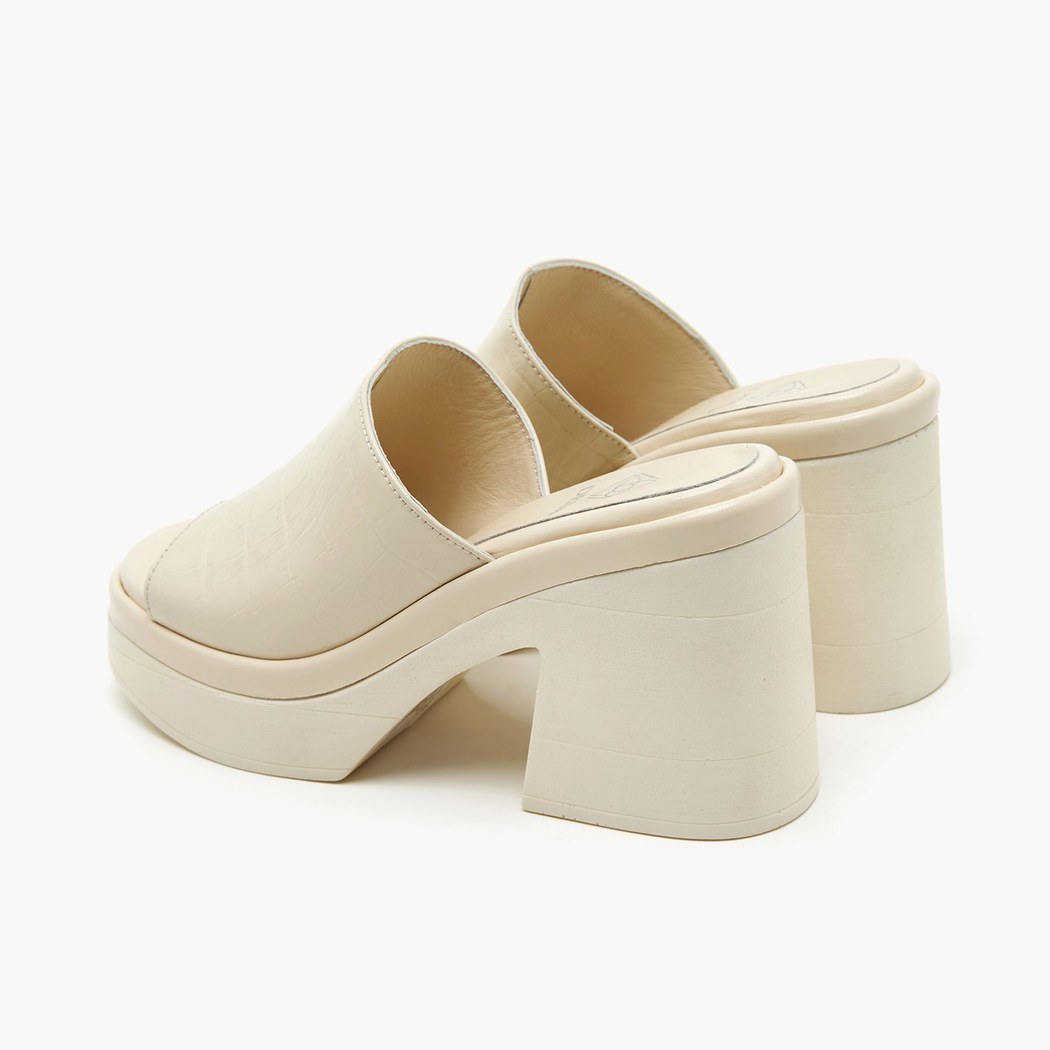 Kadın Krem Rugan Deri Terlik