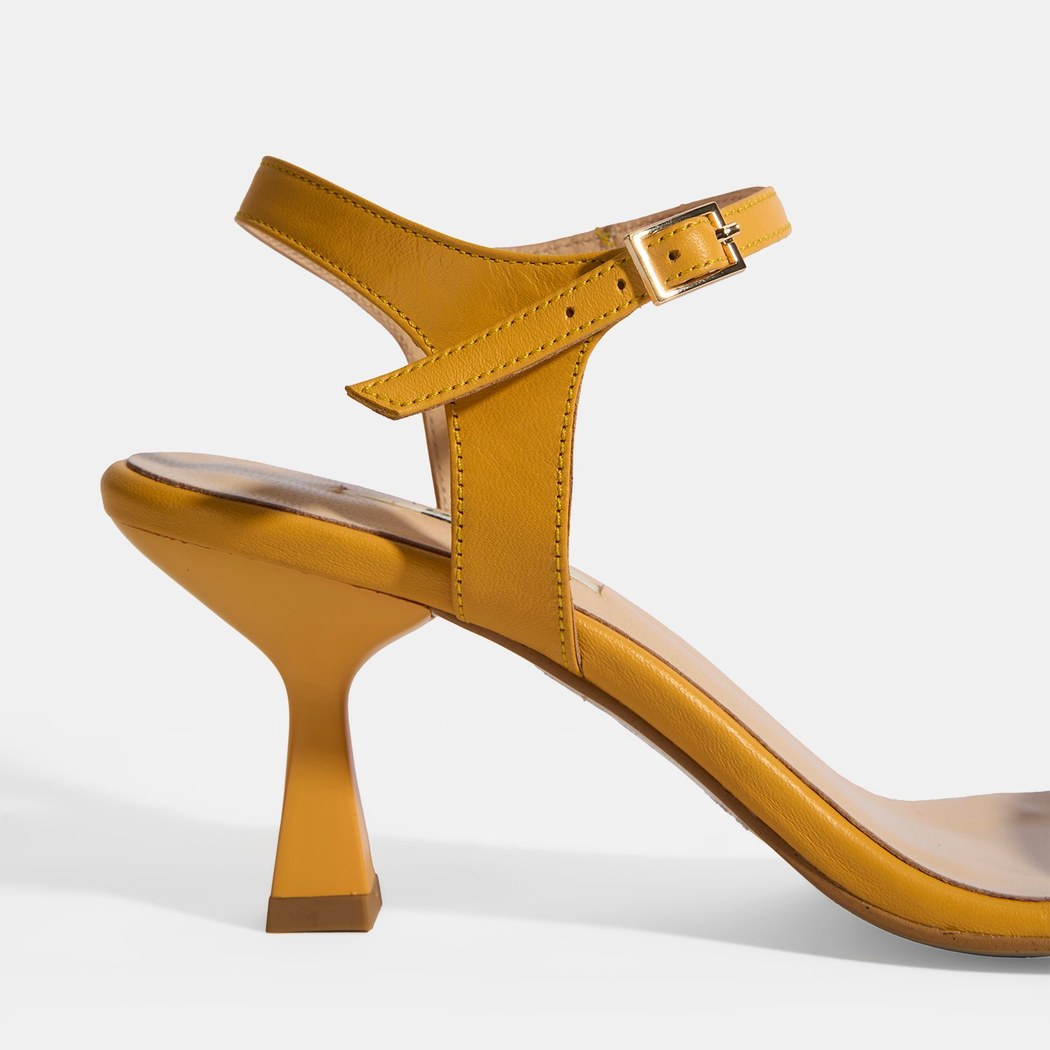 Kadın Mango Metal Aksesuarlı Parmak Arası Topuklu Ayakkabı