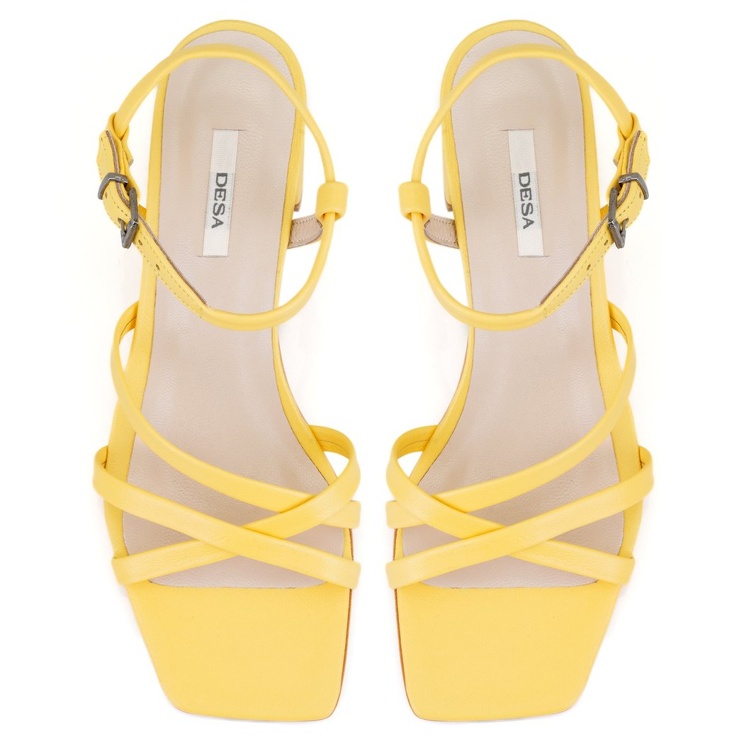 Kadın Sarı Ayarlanabilir Tokalı Topuklu Deri Sandalet