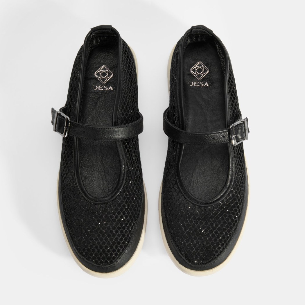 Kadın Siyah Ayarlanabilir Tokalı File Detaylı Ayakkabı