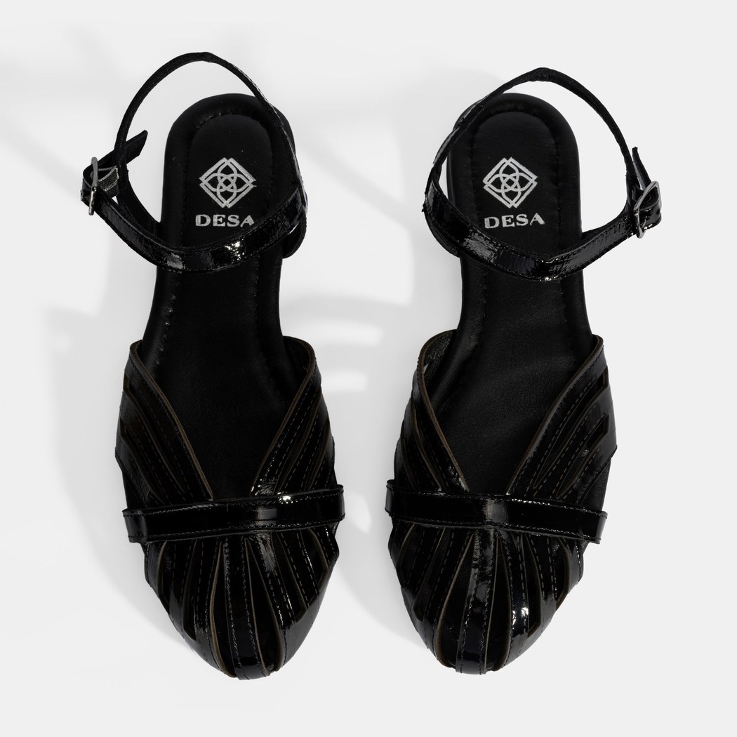 Kadın Siyah Ayarlanabilir Tokalı Rugan Sandalet