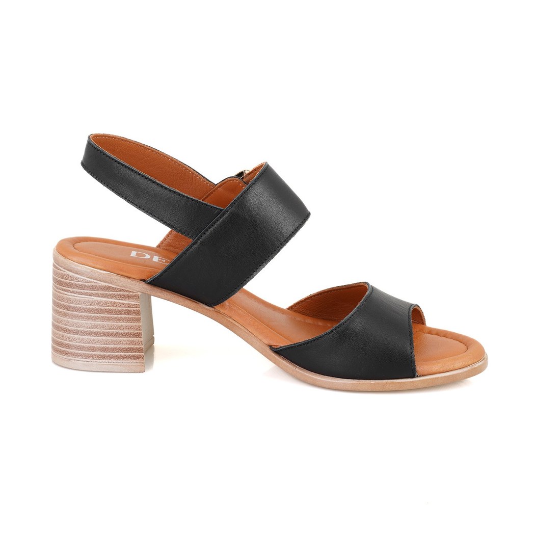 Kadın Siyah Ayarlanabilir Tokalı Topuklu Deri Sandalet