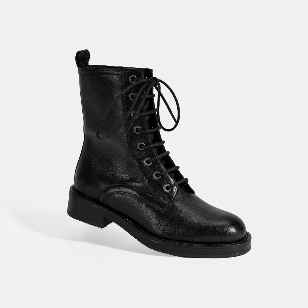 Kadın Siyah Bağcıklı Deri Postal Bot