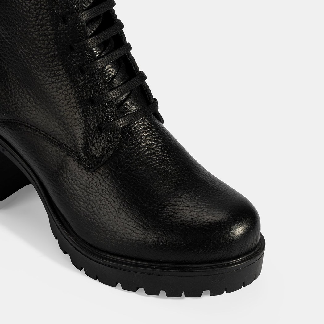 Kadın Siyah Bağcıklı Kalın Topuklu Deri Bot