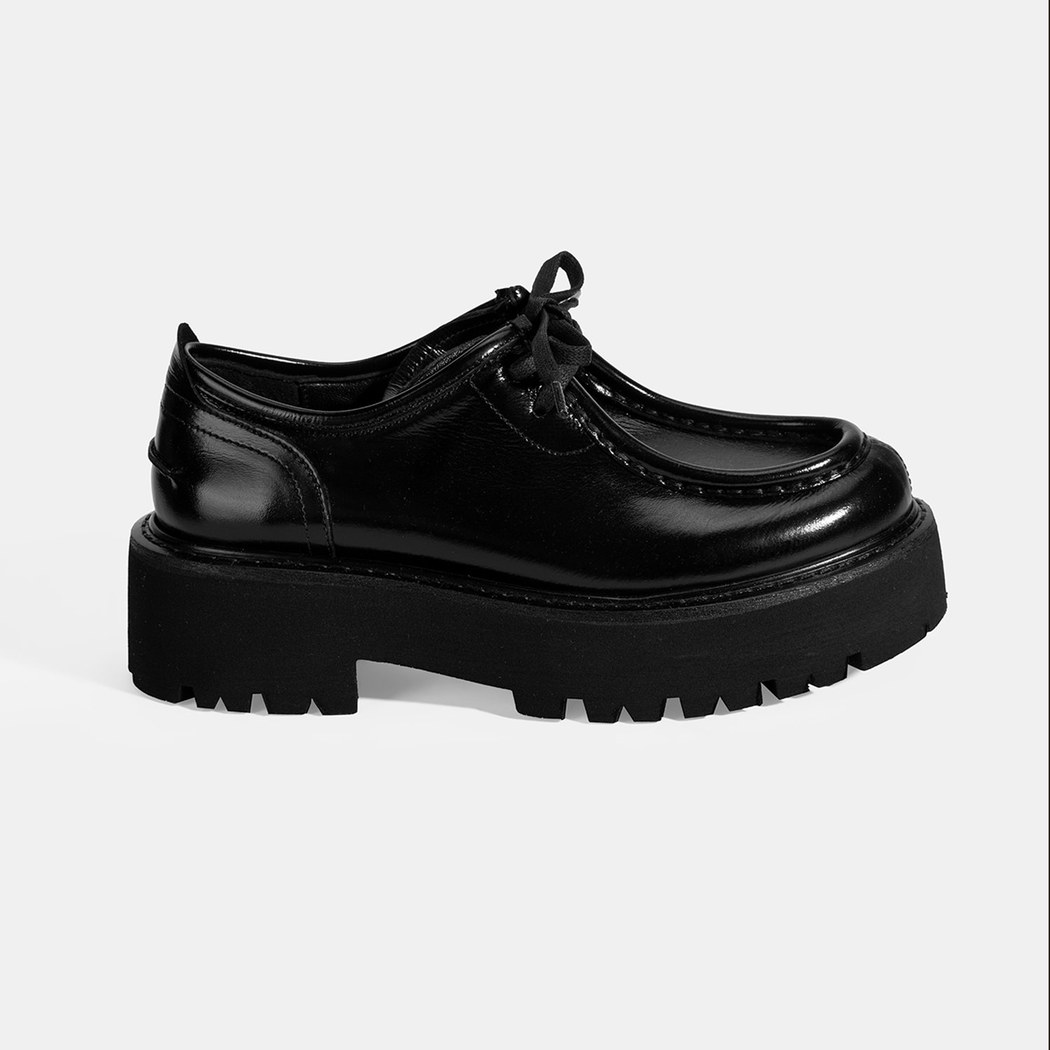 Kadın Siyah Bağcıklı Rugan Günlük Ayakkabı