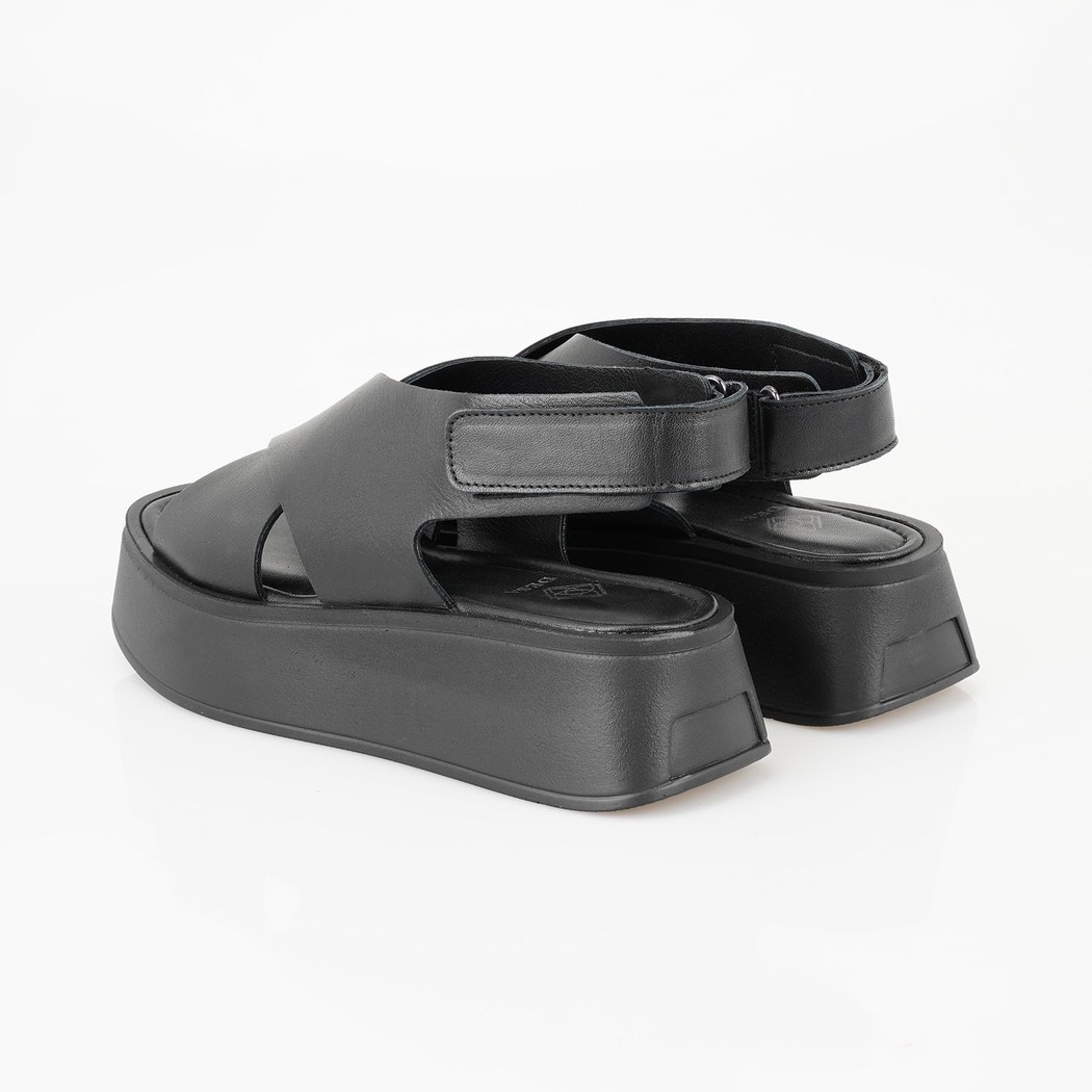 Kadın Siyah Dolgu Topuklu Deri Sandalet