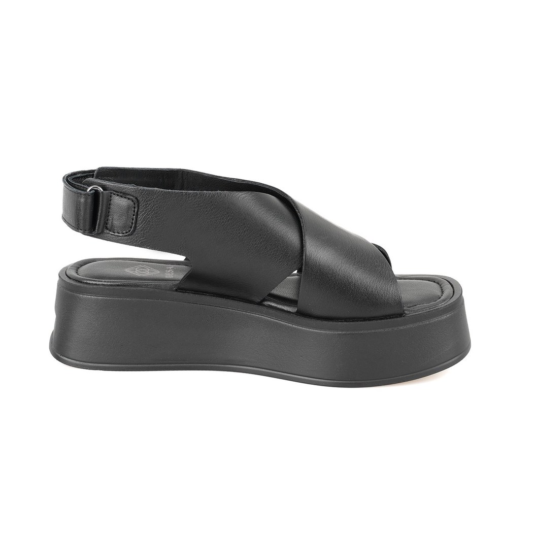 Kadın Siyah Dolgu Topuklu Deri Sandalet