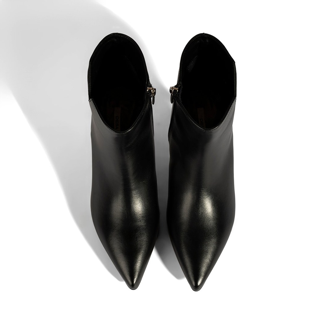 Kadın Siyah İnce Topuklu Sivri Burunlu Deri Bot